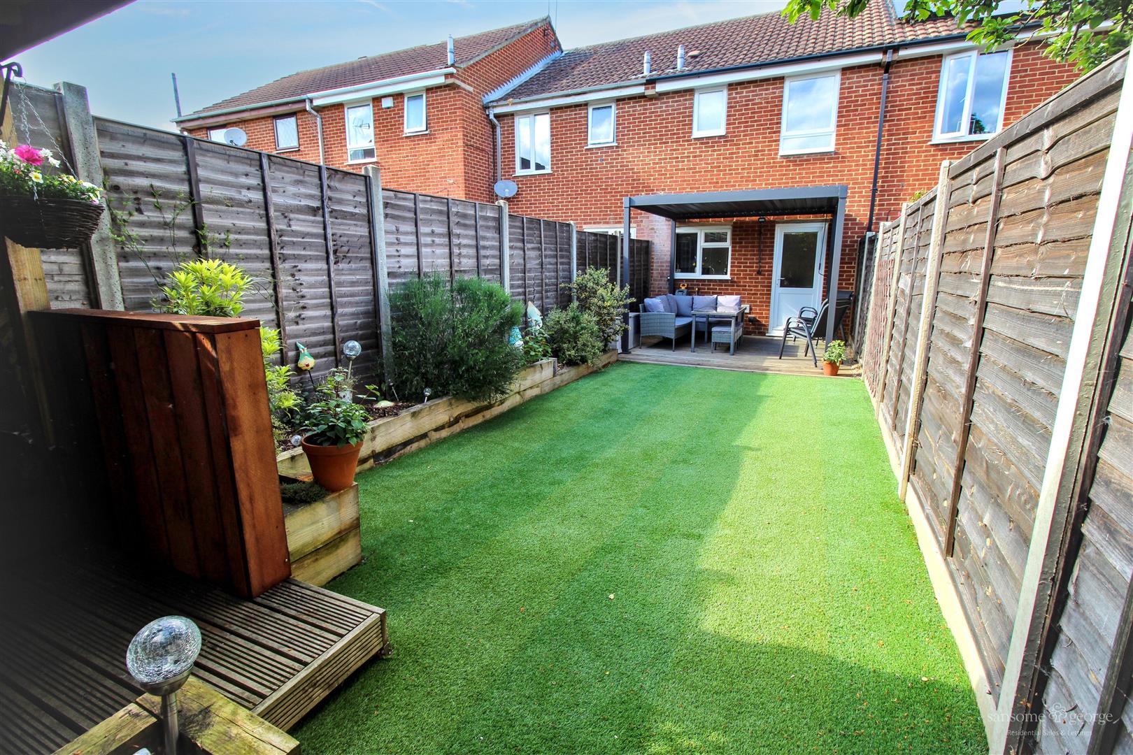2 bed property in Minton Close, Reading